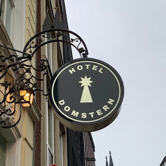 Hotel Domstern Sign 